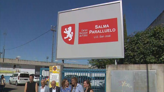 El campo municipal de fútbol de San José recibe el nombre de Salma Paralluelo