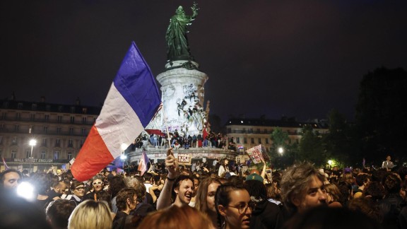 La izquierda francesa y Macron dan la sorpresa y relegan a la ultraderecha al tercer lugar