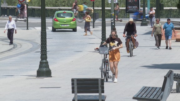 La primera ola de calor del verano pone en alerta a todo Aragón hasta el sábado