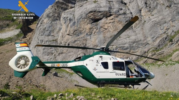 La Guardia Civil auxilia a cuatro senderistas y tres montañeras en el Pirineo aragonés