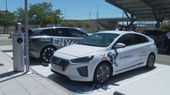 Plaza cuenta con seis nuevos puntos de recarga ultrarrápidos para coches eléctricos, los primeros en Aragón