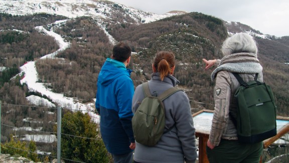 ‘Gigantes Blancos’ ofrece una alternativa al esquí a través de las pasarelas de Panticosa
