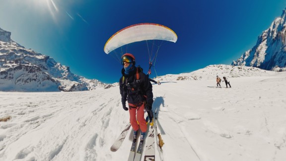 ‘Gigantes Blancos’ prueba el esquí de travesía y el descenso en parapente