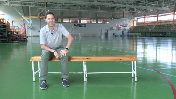 ‘Estratósféricos’ acompaña a los más grandes del baloncesto de Aragón