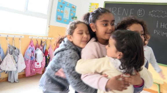 ‘Objetivo’ acompaña a los niños inmigrantes que se escolarizan en Aragón