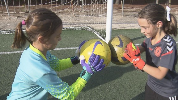 Los límites a la presencia de niñas en el fútbol mixto, este lunes en ‘Objetivo’