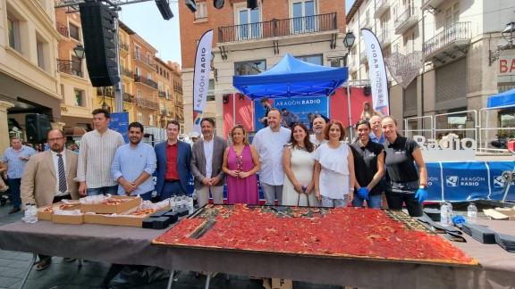 Aragón TV y Aragón Radio celebran con los turolenses el inicio de las fiestas con un regañao gigante