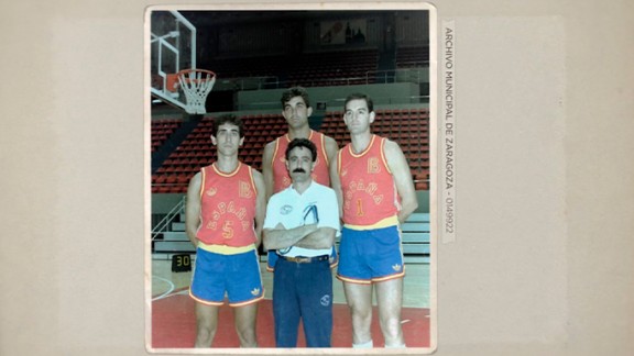 ‘Vuelta Atrás’ recuerda a los hermanos Arcega, la popular saga de jugadores del baloncesto aragonés