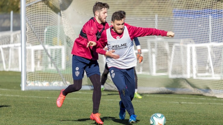 Javi Galán durante el entrenamiento. Foto: SD Huesca.