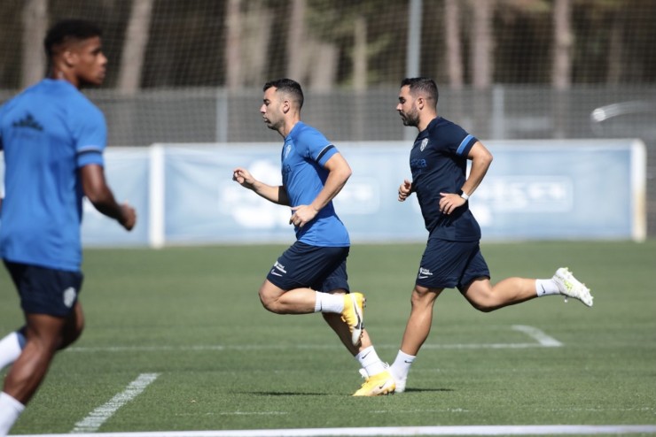 Los jugadores de la SD Huesca durante el entrenamiento de este lunes.