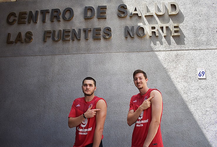 Javi García y Aleix Font han sido dos de los diez jugadores vacunados. Foto: Casademont Zaragoza