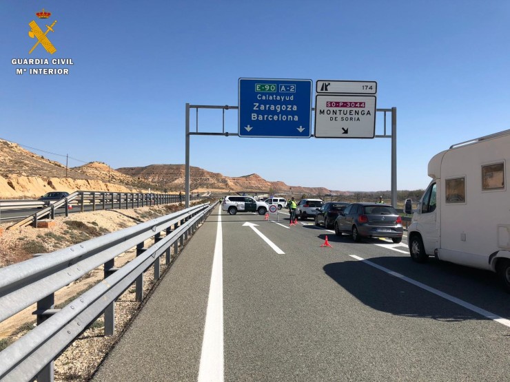 El camionero condujo durante más de 20 kilómetros en sentido contrario por la A-2, entre los términos municipales de Montuenga (Soria) y Ariza (Zaragoza). ( Foto: Guardia Civil).