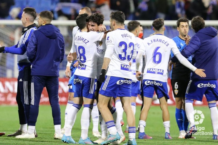 Los jugadores del Real Zaragoza celebran la victoria ante el Almería del pasado viernes. Foto: LaLiga