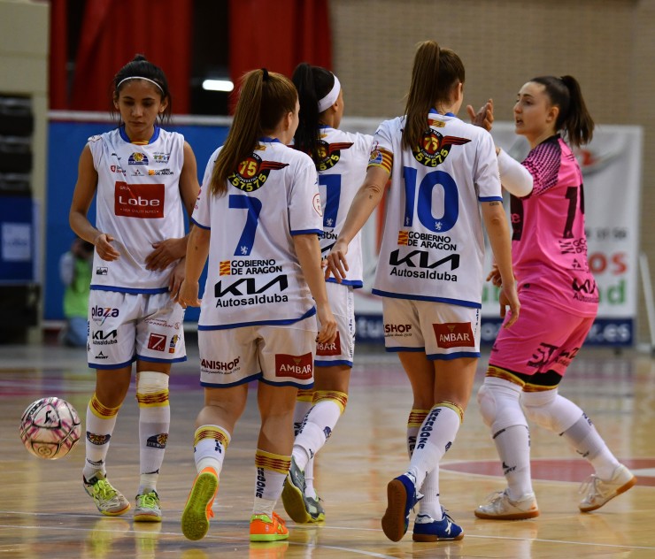 Las jugadoras del Sala Zaragoza celebran un gol durante un encuentro.