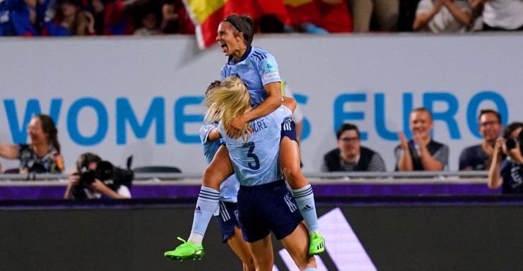 Marta Cardona celebra el gol que anotó este sábado ante Dinamarca. Foto: SEFútbolFem