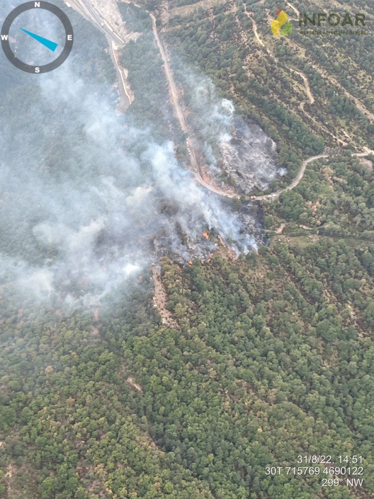 Imagen aérea del incendio declarado en el término municipal de Caldearenas (Huesca)./ INFOAR