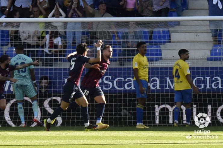 Carrillo celebra el gol que permitió al Huesca derrotar al líder. Foto: LaLiga