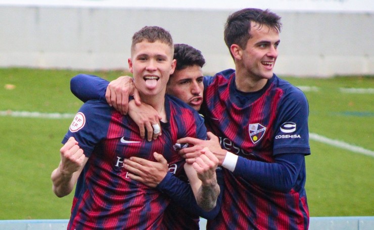 El filial de la SD Huesca se coloca tercer con su triunfo en el campo del Binéfar. Foto: SD Huesca