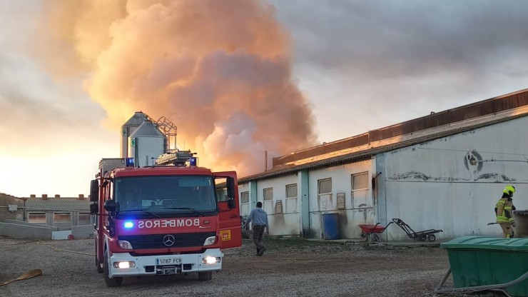 Incendio en una granja en la localidad oscense de Morilla. / DPH