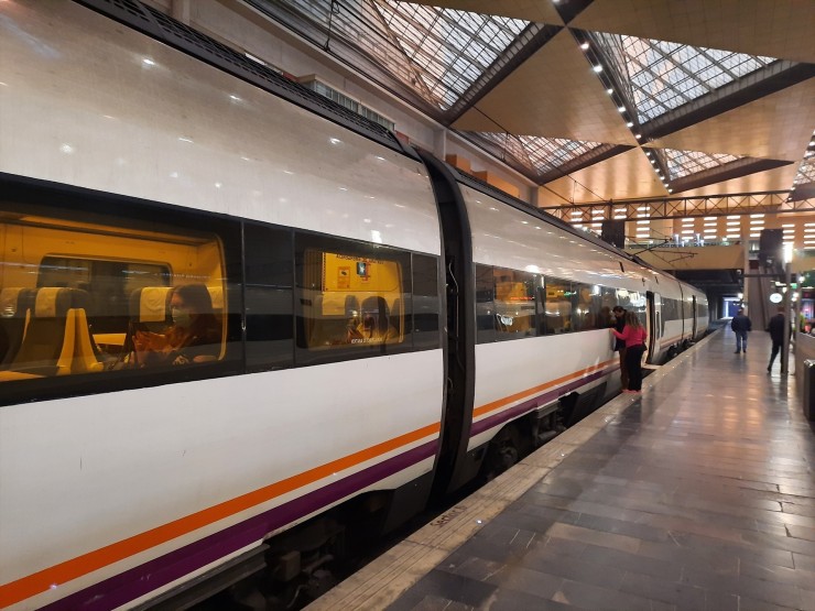 Un tren en la Estación Delicias de Zaragoza. / Europa Press.