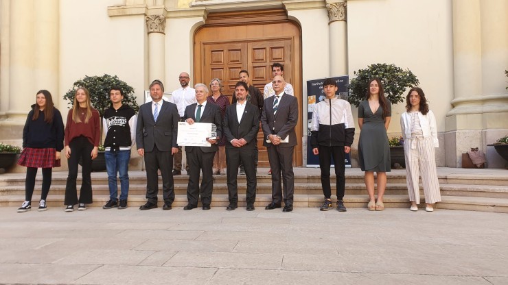 Foto de familia de los ganadores con el consejero de Vertebración, José Luis Soro. / Gobierno de Aragón