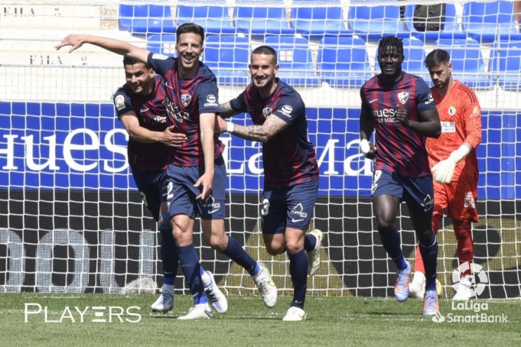 Los jugadores del Huesca celebran un gol ante el Burgos. Foto: LaLiga