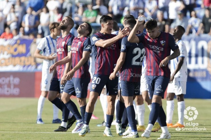 Los jugadores de la SD Huesca celebran uno de los goles ante el Leganés.
