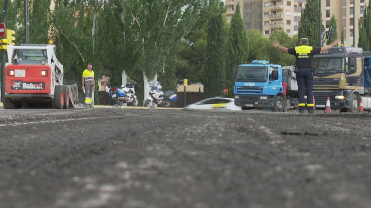 Trabajos de asfaltado este lunes en Zaragoza.