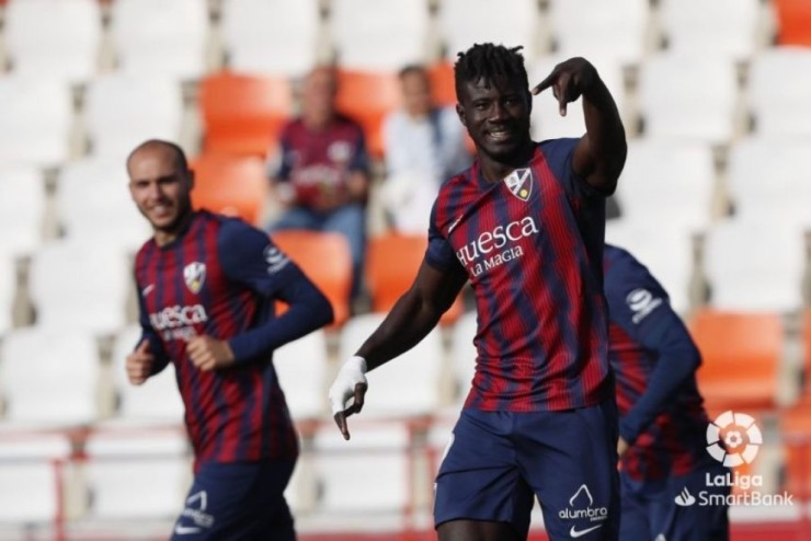 Samuel Obeng celebra un gol con la SD Huesca la temporada pasada. Foto: LaLiga