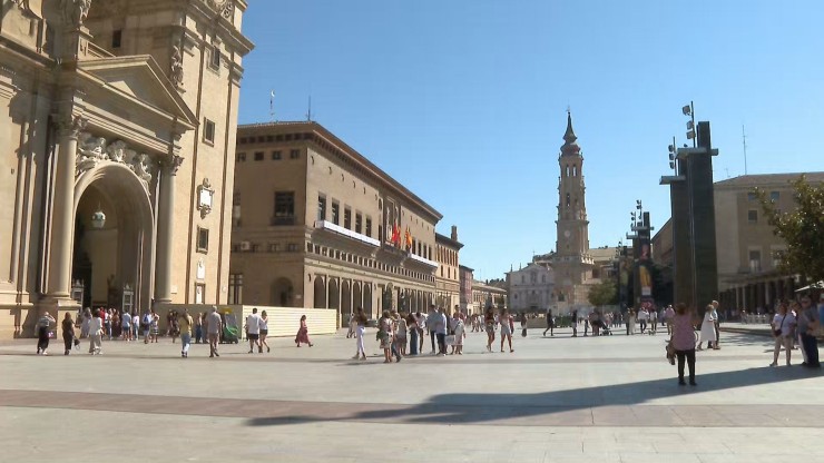 Zaragoza capital ha registrado este domingo temperaturas de hasta 35 grados.