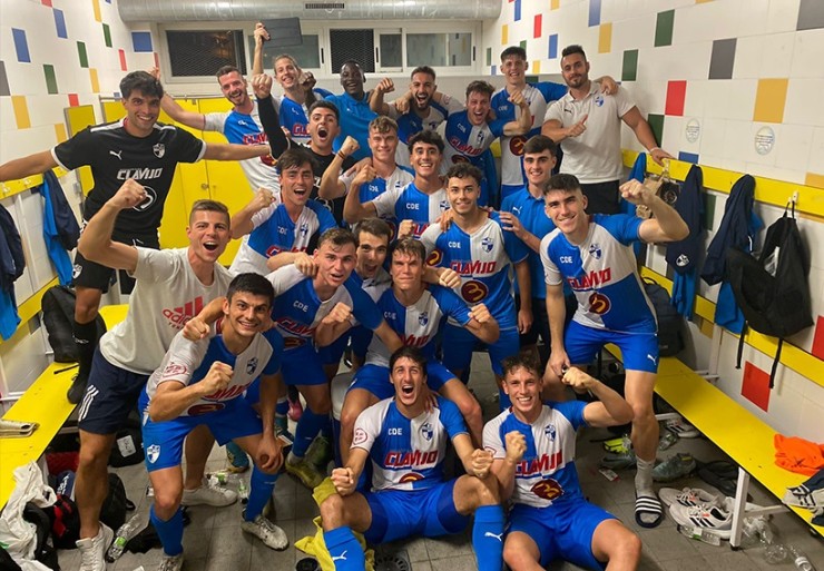 Los jugadores del CD Ebro celebran su victoria de este sábado. Foto: CD Ebro