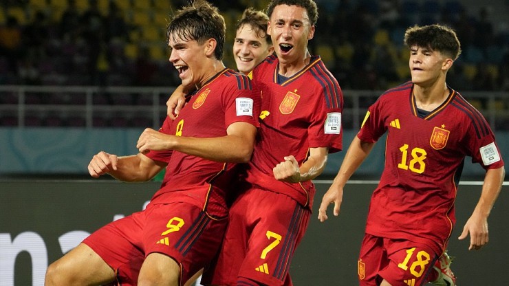 Los jugadores españoles celebran uno de los tantos. Foto: SE Fútbol.