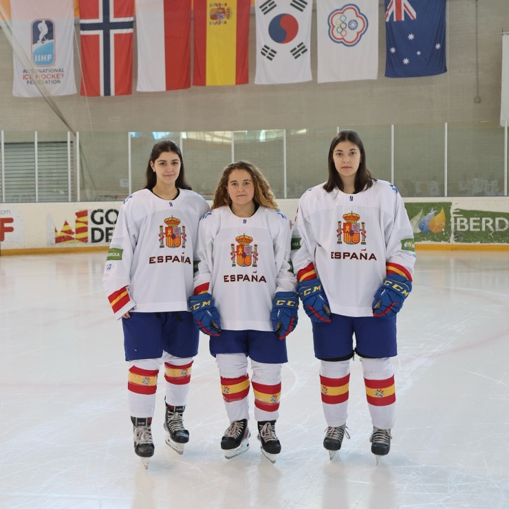 Paula Marina, Nerea Giménez y Julia Herrero disputarán la final del Mundial de Hockey Hielo U18/ Foto: Instagram CH Jaca