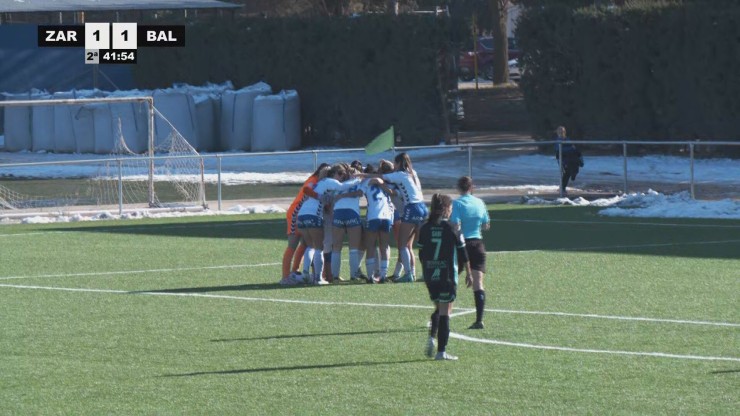 Las jugadoras del Zaragoza CFF celebran el gol que les ha dado la victoria.