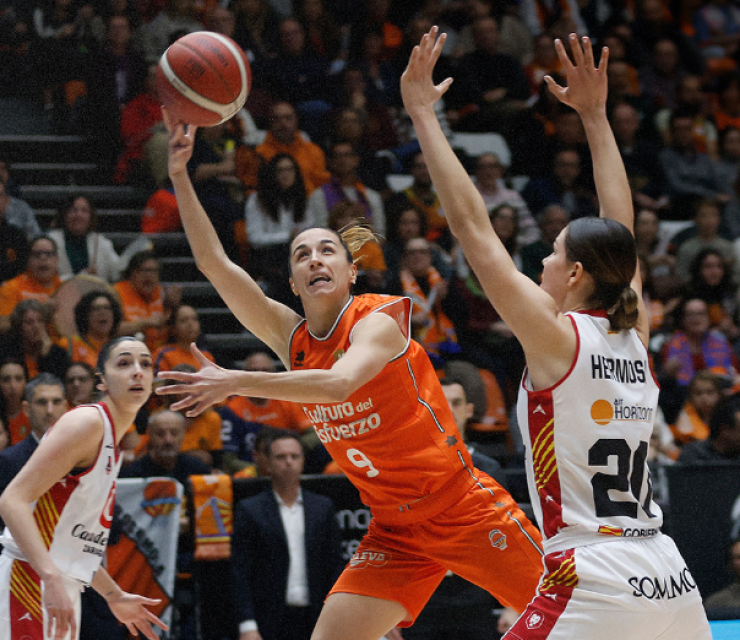 Lance del partido. Foto: Valencia Basket