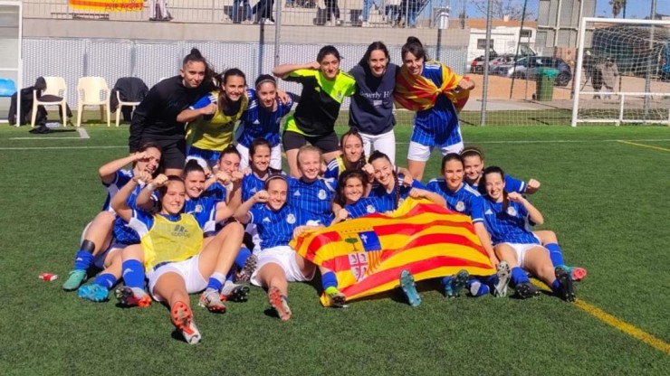 Las jugadoras de la selección femenina aragonesa sub 17 celebran el pase a la Final Four.