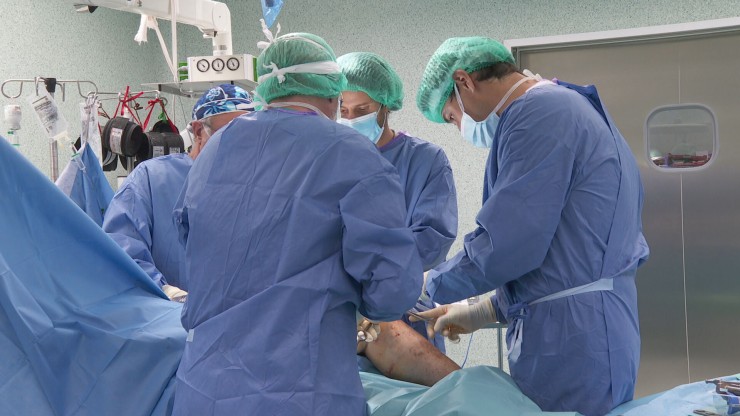 La lista de espera quirúrgica crece un 7% y bate récord en toda España.