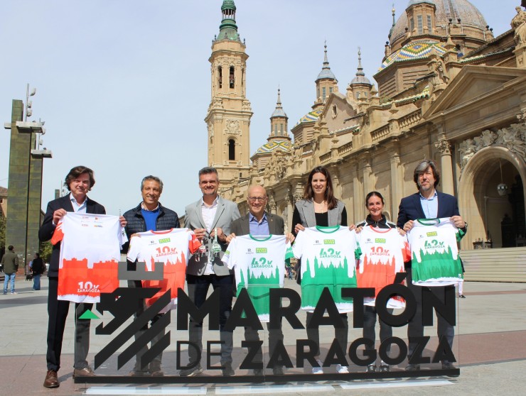 Foto de familia tras la presentación del Mann Filter Maratón de Zaragoza