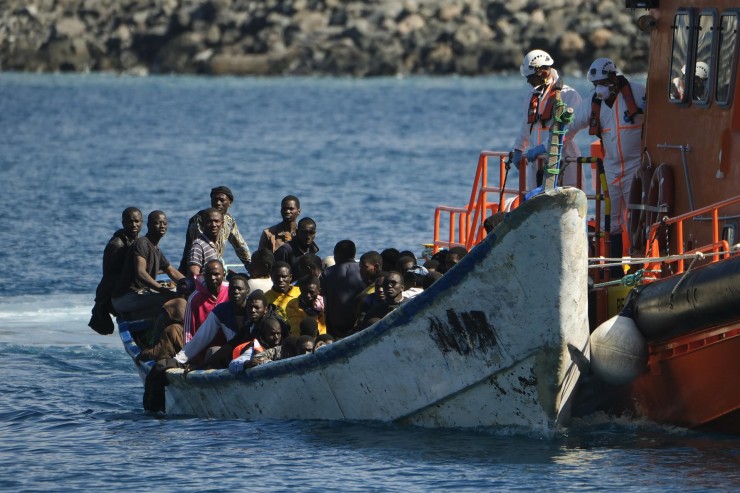 Salvamento Marítimo rescataba el pasado lunes a 60 inmigrantes en Gran Canaria. / EFE