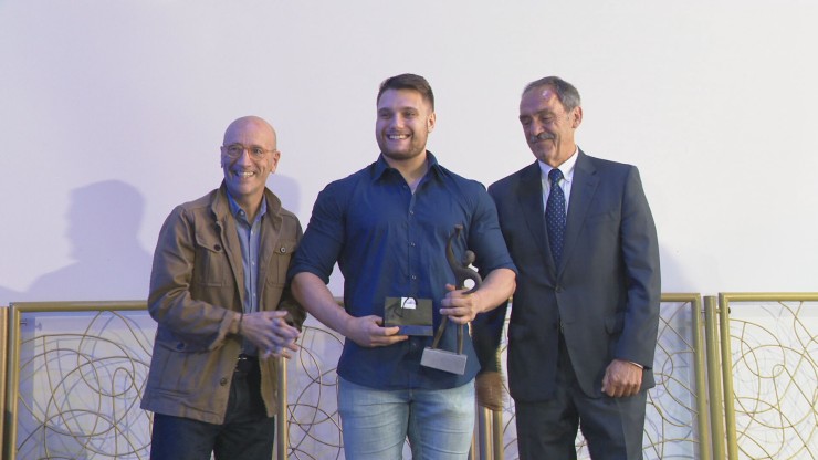 Raúl Usón recogiendo uno de los premios