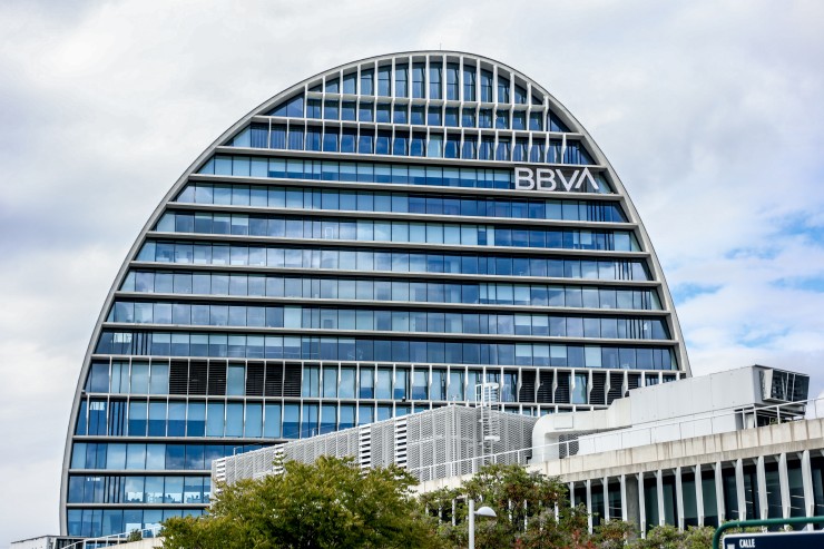 Fachada del edificio ‘La Vela’, en la ciudad del BBVA de Madrid. / Europa Press