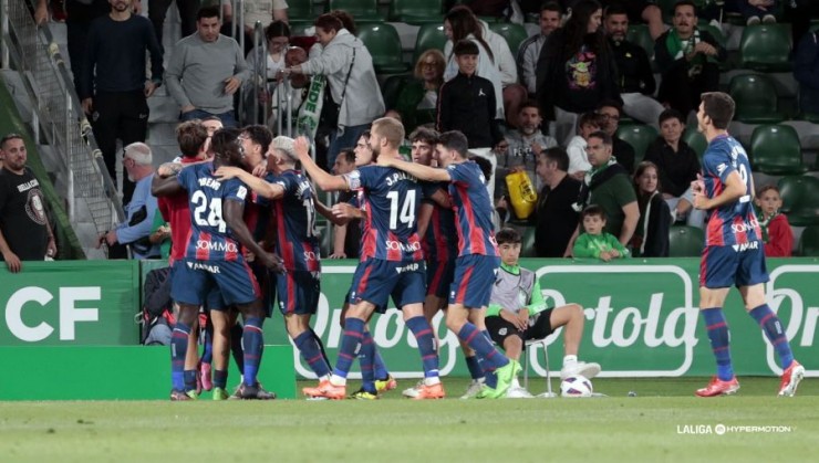 Celebración del gol en el Martínez Valero. Foto: LaLiga