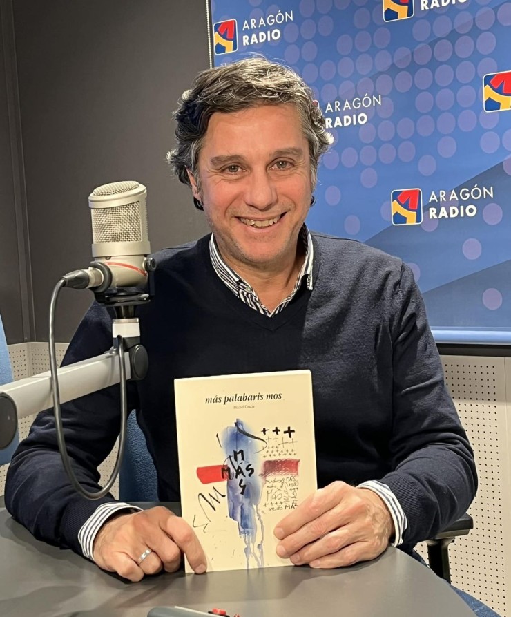 Entrevista a Michel Gracia en Aragón Radio, junto a su obra "Más palabaris mos"