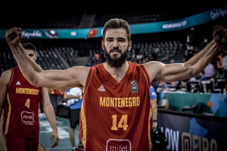 Bojan Dubljevic, tras un partido con su selección. Foto: FIBA